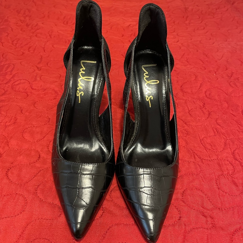LULU’S Vanna Black Crocodile Pointed-Toe Pumps